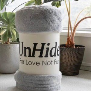Brand New Unhide Silver Blanket